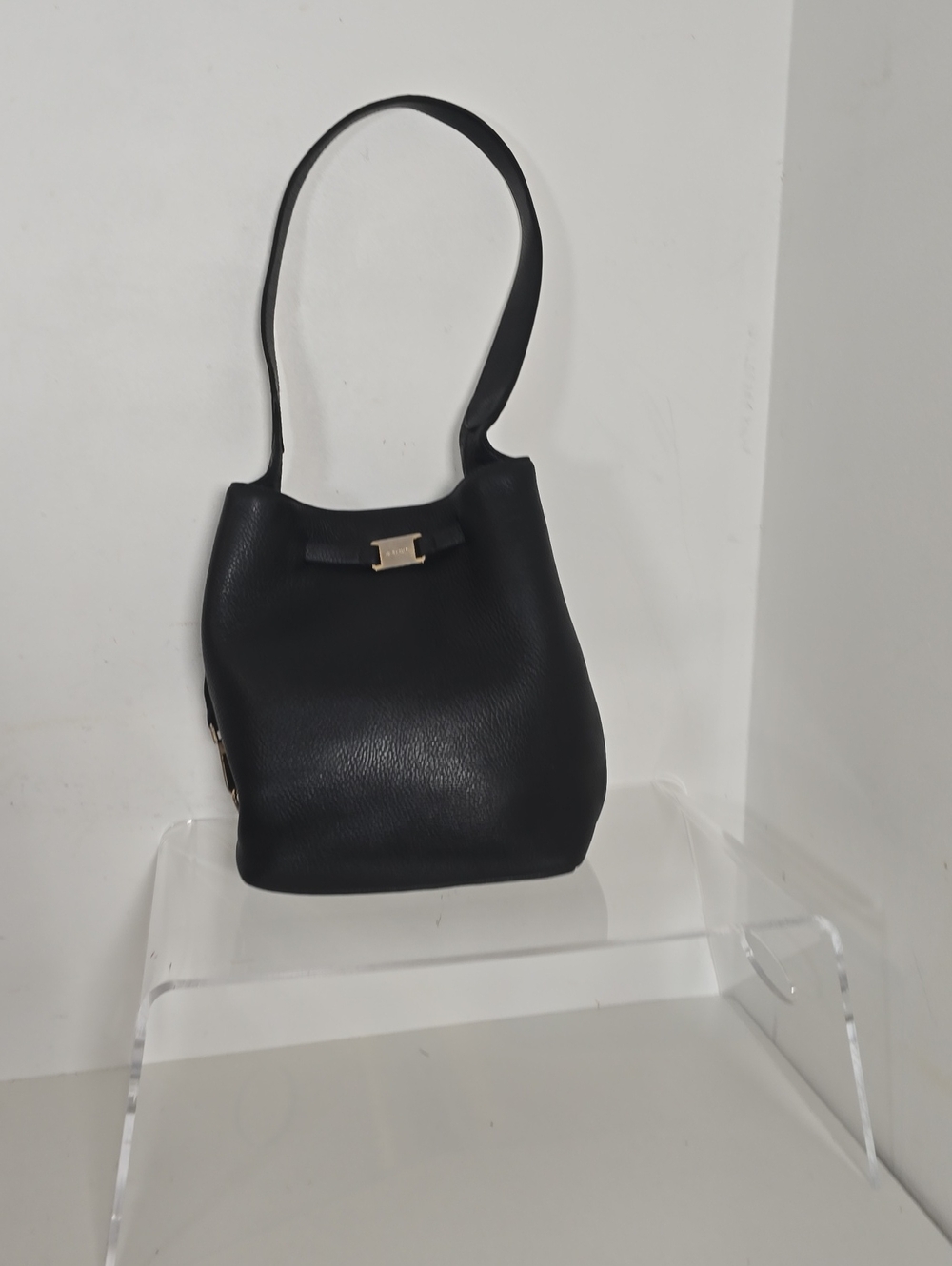 Elegant Black Shoulder Bag with Gold Accent